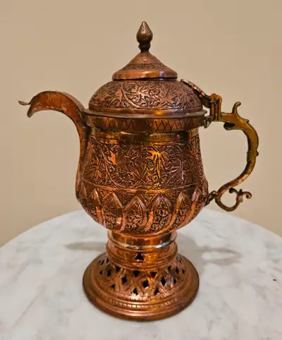 VINTAGE GORGEOUS HANDCRAFTED HIMALAYAN COPPER TEA POT KETTLE / SAMAVAR, 10 INCHES TALL, FINE ENGRAVE...