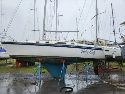 Voilier Hunter 31 (1984), bien entretenu et en bon état général. Propriétaire depuis 2018. Le bateau...