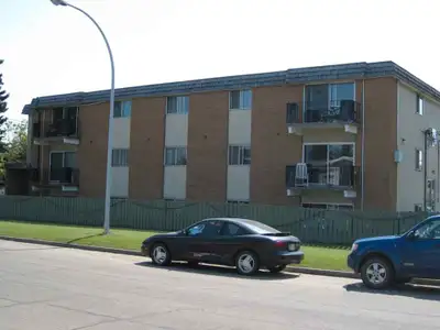 Large 2BR apt near West Edmonton Mall - West End