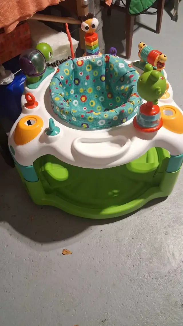Evenflo centre d'activités pour bébé  in Playpens, Swings & Saucers in Laval / North Shore - Image 6