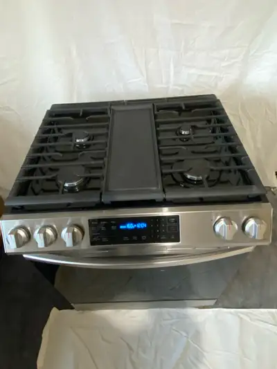 Gas stove Samsung almost new , View more