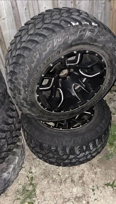 Only serious buyers. Not winter tires. 25% thread left.