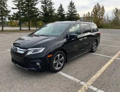 En excellent état. Aucune réparation à prévoir. CarPlay, système DVD avec TV, sièges chauffants, dém...