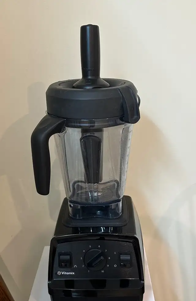 Lightly used VITAMIX BLENDER in Processors, Blenders & Juicers in Oshawa / Durham Region - Image 3