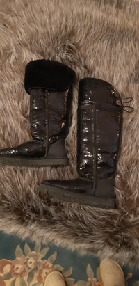 UGG boots sheepskin and sequins Black size 7-8