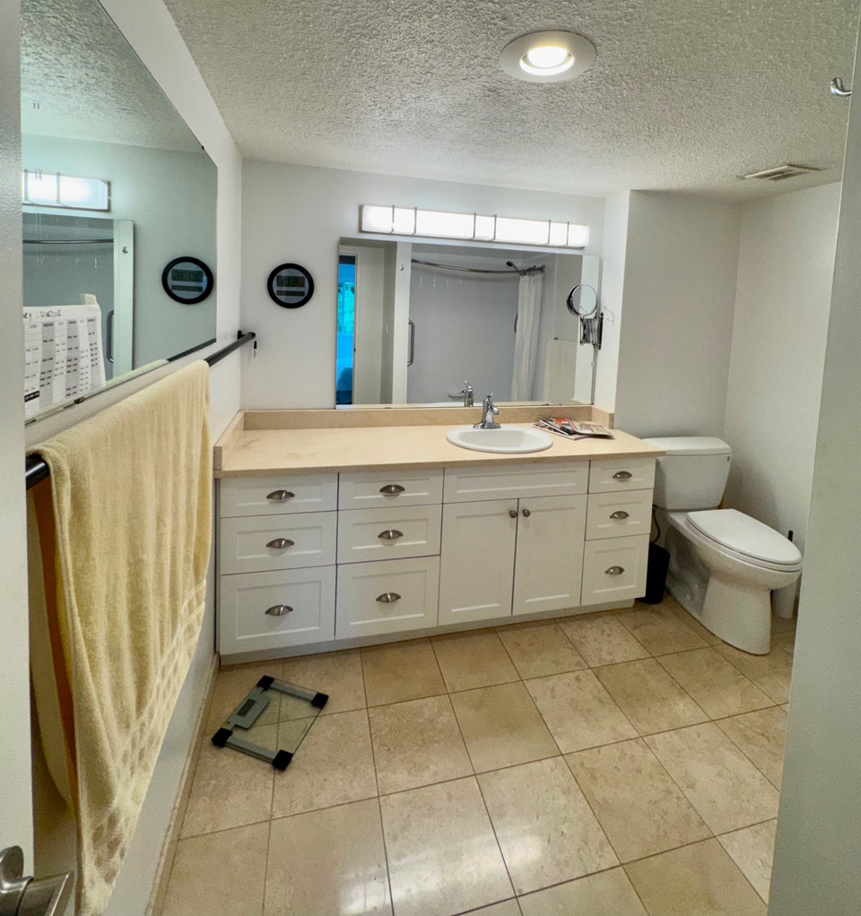 Oceanview 2Bed 1Bath Fairview Condo for Rent $2650month, Nov 1 3