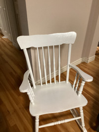 SOLID AND COMFORTABLE   ROCKING CHAIR