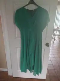 Ladies Dress. Green.