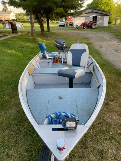 Everything is in top shape. Not using it anymore. Very stable for 14’ Comes with Yamaha 25 and trail...