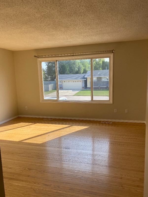 3 Bedroom, 1.5bathroom House for Rent in Crestview Area Long Term