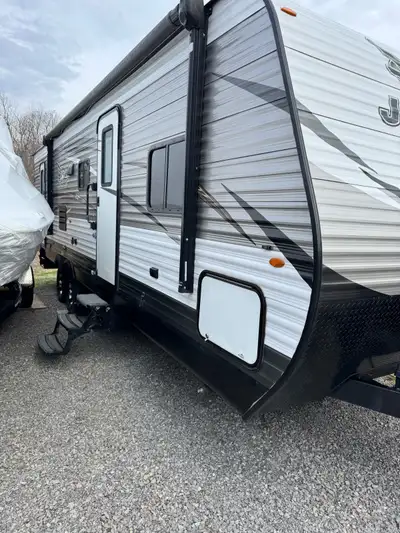 Excellent condition…can sell with everything you need to get going including weight distributing hit...