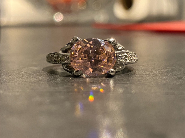 Pink Oval-shaped Ring - size 8.5 in Jewellery & Watches in Markham / York Region