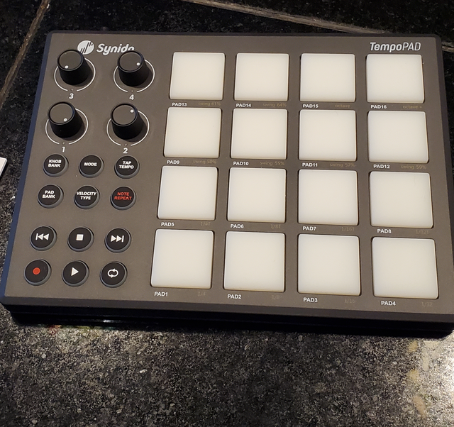 Synido TempoPAD USB midi controller in Pianos & Keyboards in Hamilton - Image 3