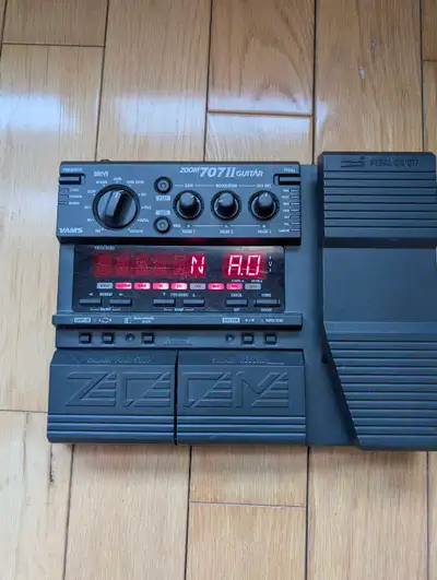 Zoom 707II multi effects pedal, View more