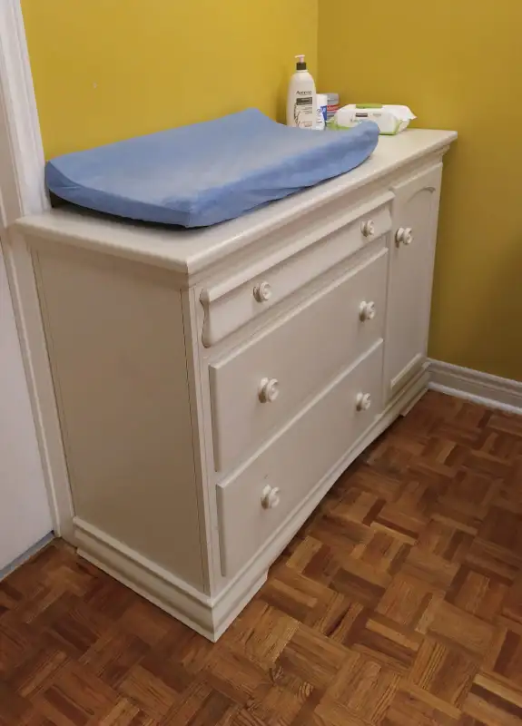 2 Identical Convertible cribs Antique White – Cribs for Twins in Cribs in Mississauga / Peel Region - Image 8