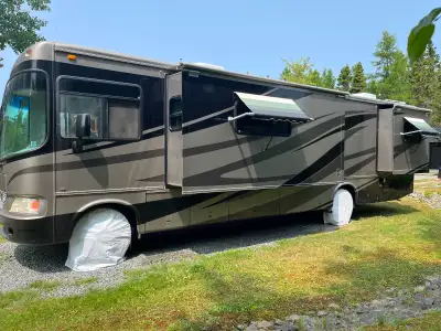 2006 ForestRiver Georgetown Class A Motorhome Model 378 Ford V10 64000kms 38Feet long, three slides....