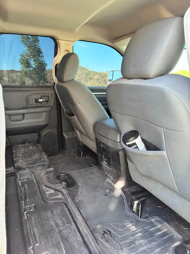 2014 Dodge Ram 1500 SLT 5.7L Hemi - 160KM525321610692536325