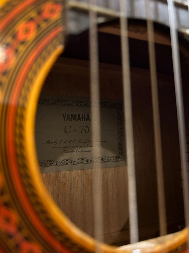 Yamaha C-70 Beginners Full-Size Classical & Nylon Guitar in Guitars in Burnaby/New Westminster - Image 3