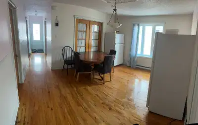 Professionnel ou étudiant à Drummondville ✨Chambres disponibles tout inclus (grand lit queen, bureau...