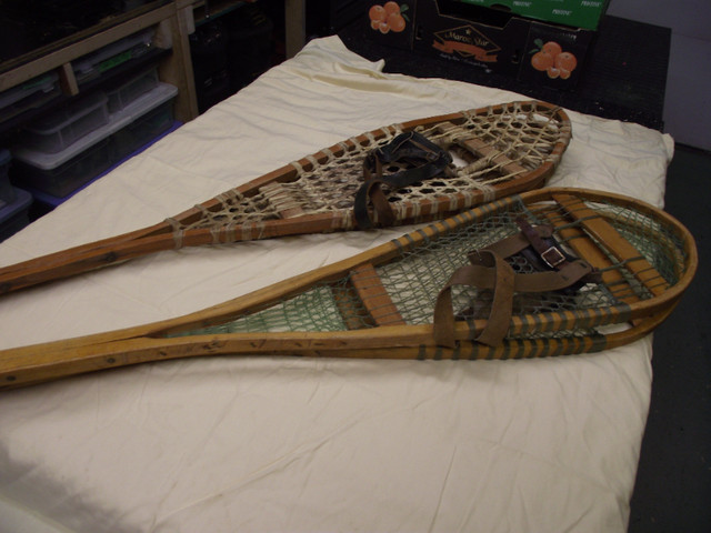 VINTAGE SNOW SHOES in Other in Moncton - Image 4