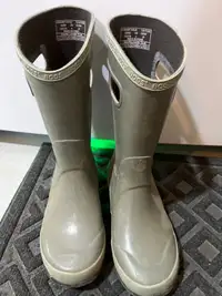 Bogs rubber boots 