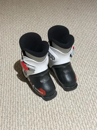 Tecnopro T40 Kids’ Ski Boots – Size 17.5, View more