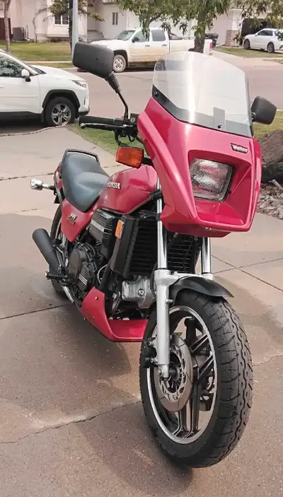 36km, 750cc, V4, 6 speed shaft drive Fun ride, well kept 7805705255 Call,no text. Cash only