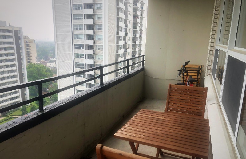 Large and bright Studio/Bachelor for rent near Yonge/Eglinton Short