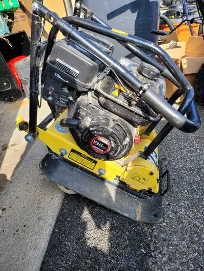 14" Loncin plate compactor. 196cc motor. Wheel kit and folding handle.