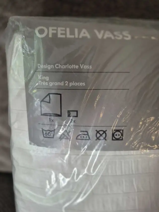IKEA King Duvet Cover in Bedding in Hamilton - Image 3