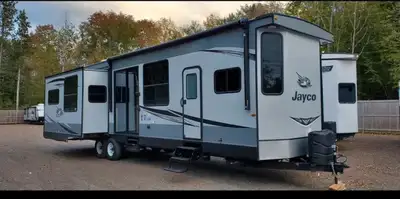Jayco park model trailer in excellent condition. Comes with large deck and new endy mattress purchas...