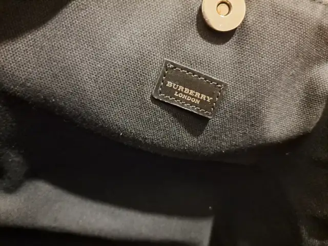Authentic Burberry London Canvas Tote in Women's - Bags & Wallets in Oakville / Halton Region - Image 4