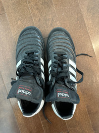 Souliers de soccer Adidas Mundial Team 6 1/2 US Mâle 