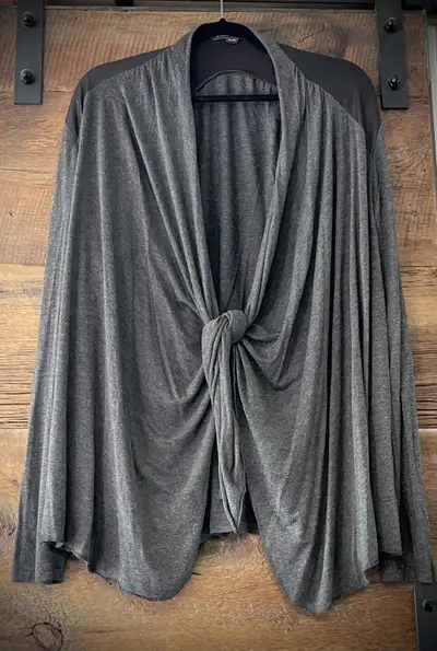 ‍♀️ Warehouse One • Throw - Over • Black and Gray • XL, View more