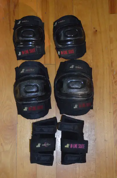 Genouillères (2) , coudières (2) et gants (2) marque In-,Line Skate, Cintex. Grandeur pour jeunes: L...