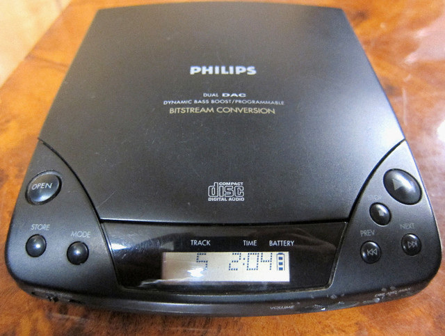 CLASSIC PHILIPS AZ6822 DISCMAN PORTABLE CD PLAYER 1991 in Stereo Systems & Home Theatre in Ottawa