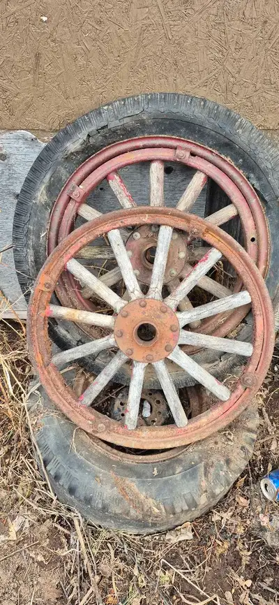 I have 2 antique rims with wooden spokes. 2 Antique rims with steel spokes. And an axle with 2 wheel...