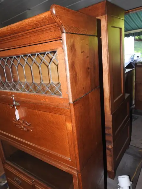antique barrister bookcase with secretary desk, one lead window in Bookcases & Shelving Units in Hamilton - Image 4