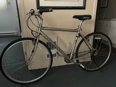 Vélo hybride Specialised, View more