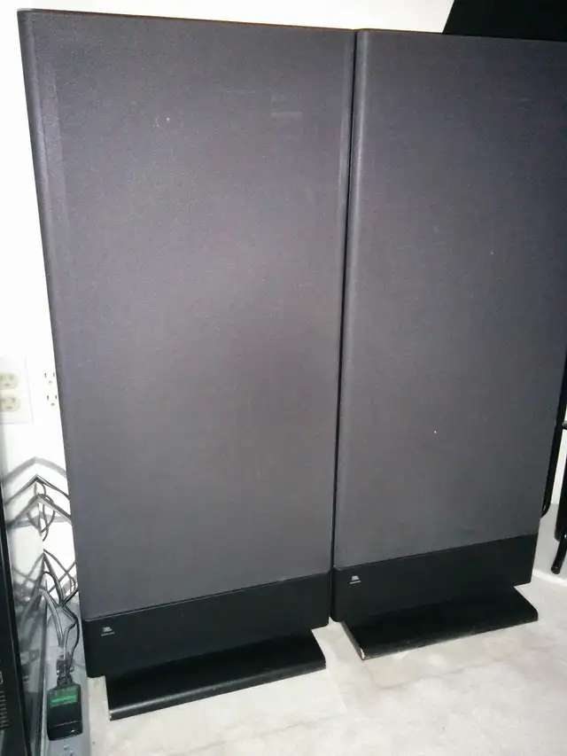 Harman Kardon Stereo Set with Dual Turntable and JBL Speakers in Stereo Systems & Home Theatre in City of Toronto - Image 9