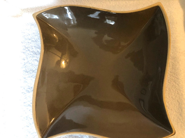 Serving Dish with Lid, never used (Brampton) in Kitchen & Dining Wares in Mississauga / Peel Region - Image 3