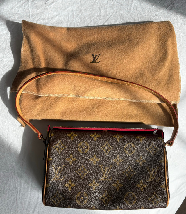 Authentic Louis Vuitton recital handbag - mint condition  in Women's - Bags & Wallets in Calgary - Image 2