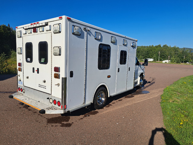 2009 Ford E350 Diesel. Registered as a Motorhome in Other in Thunder Bay - Image 3