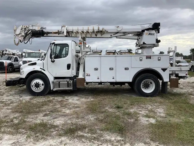 2016 Freightliner Altec DC47 Digger Derrick Unit (Hydraulic) dans Autre  à Prince George - Image 3