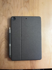 iPad 7th Gen (32GB) - Apple Pencil - Logitech Keyboard Case