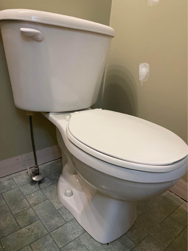 Beautiful White Toilet & Pedestal Sink + Taps. Fixture Light in Plumbing, Sinks, Toilets & Showers in Kingston - Image 4