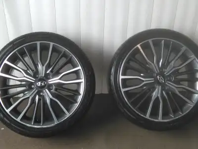4 tires - Tires. HANKOOK VENTUS S1 NOBLE2 H452 BSW 225/40 R18 92H and four rims for hyundai oem. rim...
