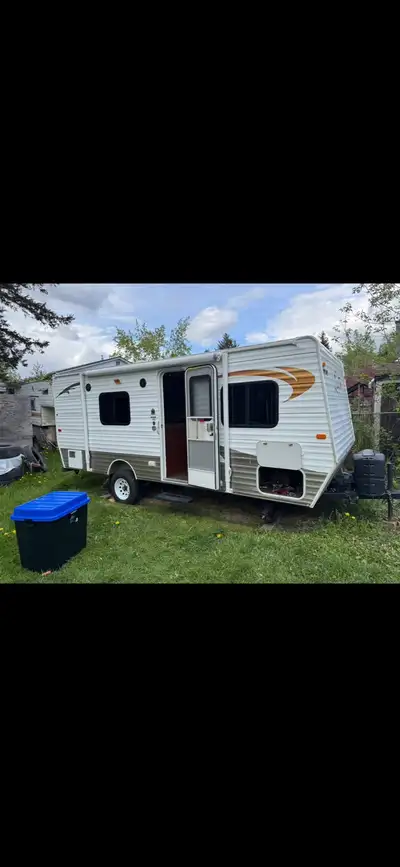 No leaks, no water damage, Everything works stove, fridge, furnace, hot water tank and a/C. Queen si...