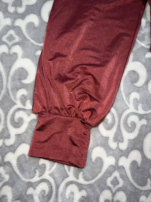 Revamped Women’s Long Sleeve Cropped Burgundy Top   in Women's - Tops & Outerwear in Oshawa / Durham Region - Image 3