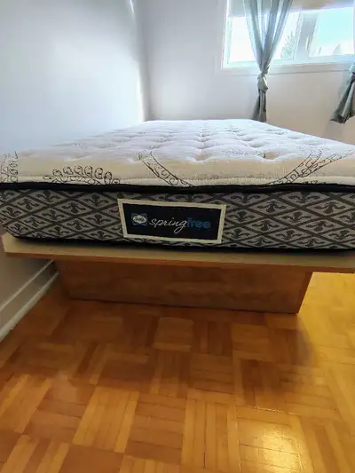 Matelas et plateforme simple., View more